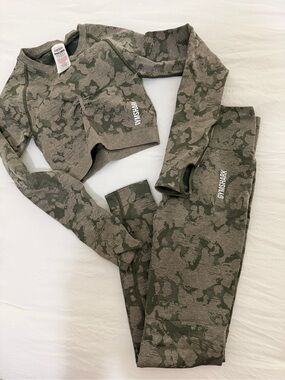 Gymshark Olive Camo Crewneck Sweatshirt - Green Tones